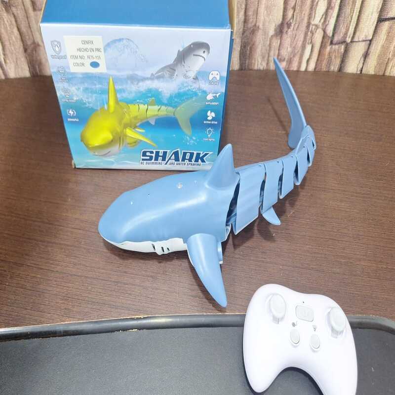 Tiburón Acuatico con Control Remoto